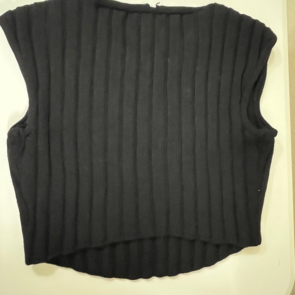 CHANEL Black Ribbed Knit Cropped Top - Picture 2 of 5